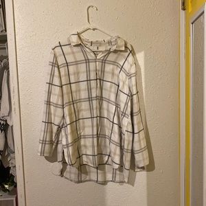I’m selling a white and grey flannel .